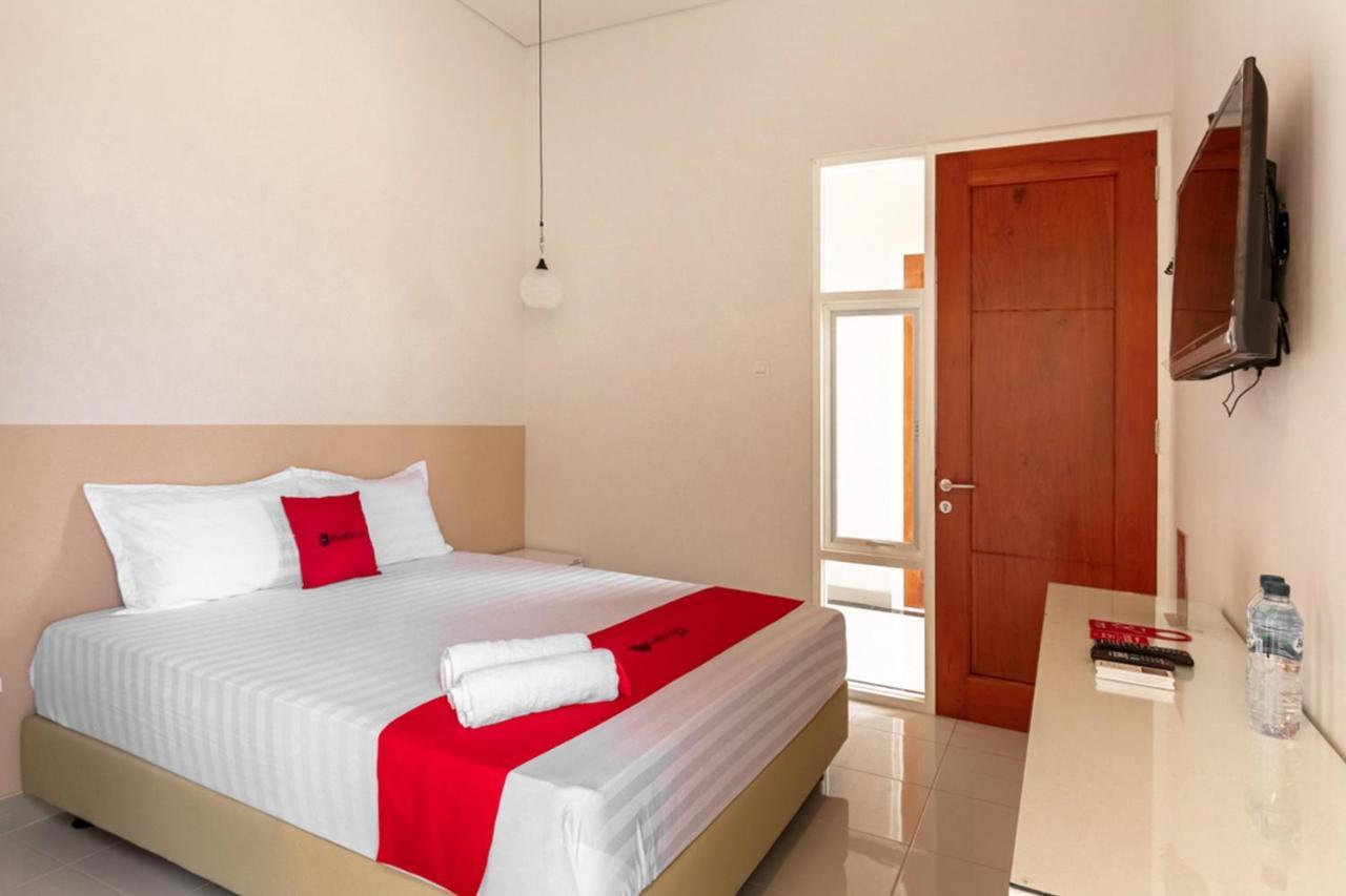 Reddoorz Syariah @ Kebraon Hotel Surabaya Eksteriør billede